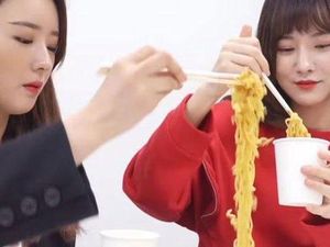 5 Bintang Kpop Ini Jatuh Cinta dengan Mie Instan Indonesia