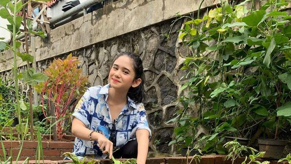 Cantiknya Tissa Biani Saat Berkebun dan Masak