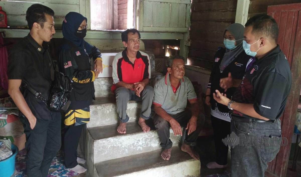 Dua Saudara Berkebutuhan Khusus Ini Bertahan Hidup Makan Petai