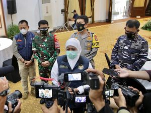 Gubernur Khofifah Minta Media Lebih Aktif Sampaikan Pesan Prokes ke Warga Gubernur Khofifah Minta Media Lebih Aktif Sampaikan Pesan Prokes ke Warga