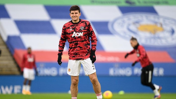 LEICESTER, ENGLAND - DECEMBER 26: Harry Maguire of Manchester United warms up prior to the Premier League match between Leicester City and Manchester United at The King Power Stadium on December 26, 2020 in Leicester, England. The match will be played without fans, behind closed doors as a Covid-19 precaution. (Photo by Michael Regan/Getty Images)