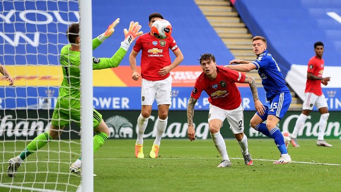 LEICESTER, ENGLAND - JULY 26: David De Gea of Manchester United saves an attempt on goal from Harvey Barnes of Leicester City during the Premier League match between Leicester City and Manchester United at The King Power Stadium on July 26, 2020 in Leicester, England.Football Stadiums around Europe remain empty due to the Coronavirus Pandemic as Government social distancing laws prohibit fans inside venues resulting in all fixtures being played behind closed doors. (Photo by Michael Regan/Getty Images)