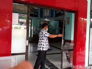 Detik-detik Mencekam Massa Jebol Pintu-Ambil Paksa Pasien Corona di Brebes