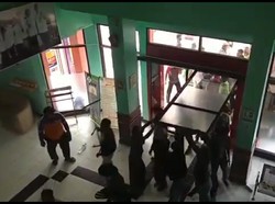 Jenazah Corona Diambil Paksa Dinaikkan Angkot, Jebol Pintu RS-Pukuli Satpam