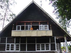 Sebuah Kamar Hilang di Rumah Pengabdi Setan