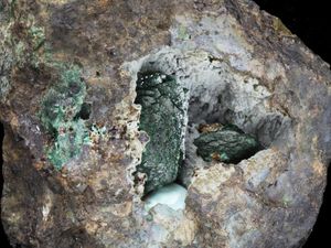 Mineral Baru Kernowite Ditemukan pada Batu yang Ditambang 220 Tahun Lalu Mineral Baru Kernowite Ditemukan pada Batu yang Ditambang 220 Tahun Lalu