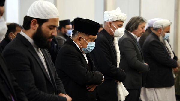 Momen JK dan Presiden Afghanistan Salat Jumat Bersama