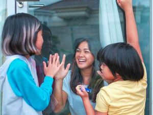 Keluarga Sudah Negatif Corona, Nirina Zubir Masih Positif Keluarga Sudah Negatif Corona, Nirina Zubir Masih Positif