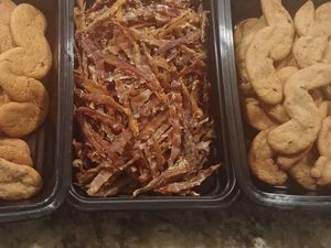 Pemburu Ini Olah Daging dan Telur Ular Sanca Untuk Santapan Natal