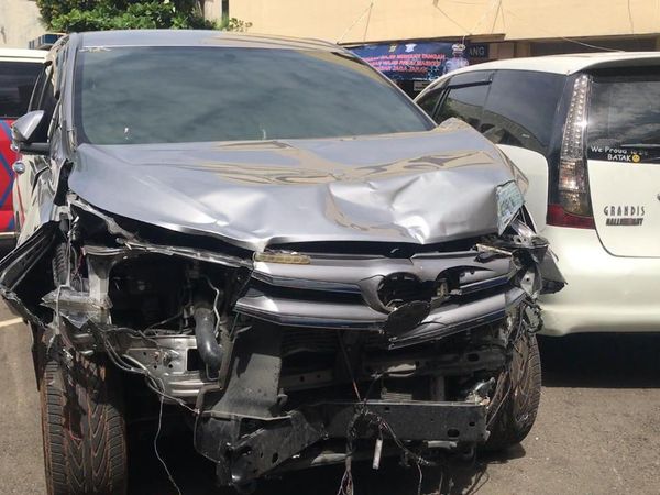 Penampakan Mobil Aiptu ICH Ringsek Akibat Laka Maut di Jaksel