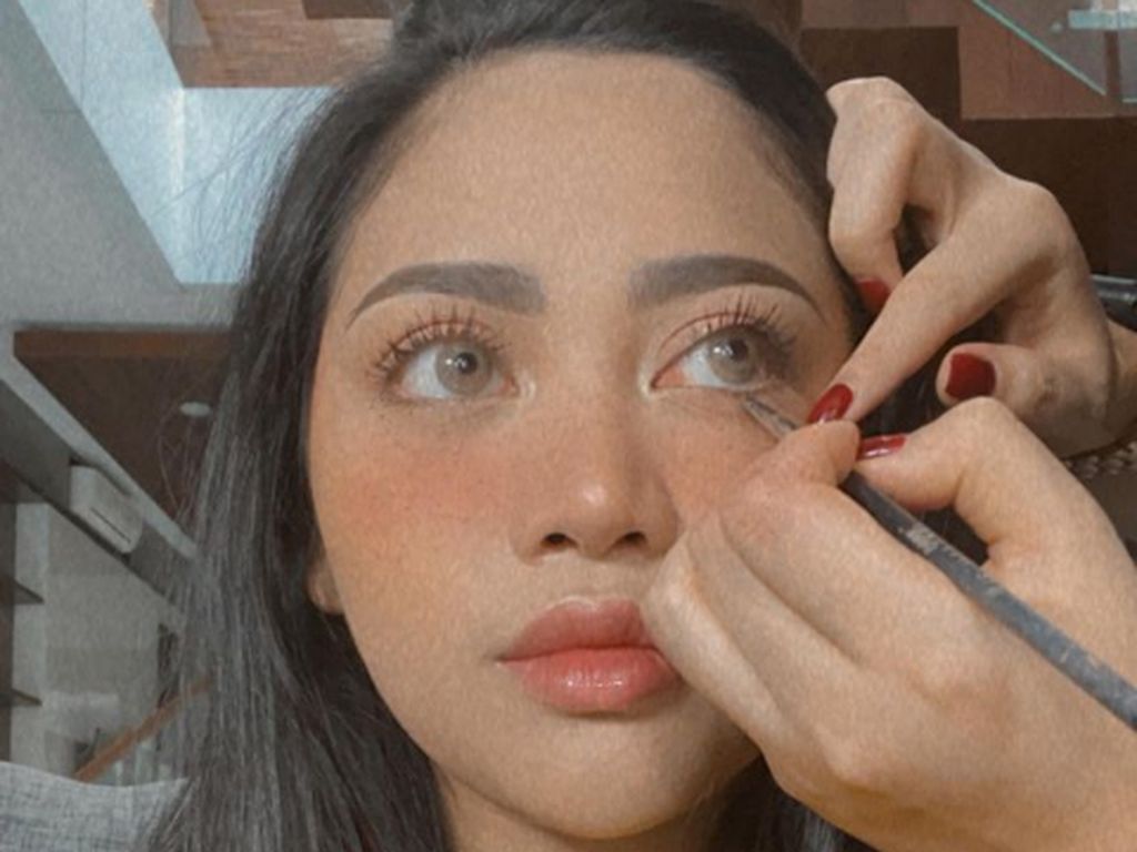 Deretan Seleb yang Putuskan Lepas Hijab Deretan Seleb yang Putuskan Lepas Hijab