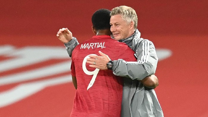 MANCHESTER, ENGLAND - AUGUST 05: Ole Gunnar Solskjaer, Manager of Manchester United embraces Anthony Martial during the UEFA Europa League round of 16 second leg match between Manchester United and LASK at Old Trafford on August 05, 2020 in Manchester, England. (Photo by Michael Regan/Getty Images)
