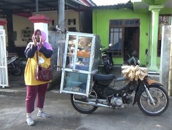Viral Penjual Makanan Keliling dengan Suara Melengking di Lumajang