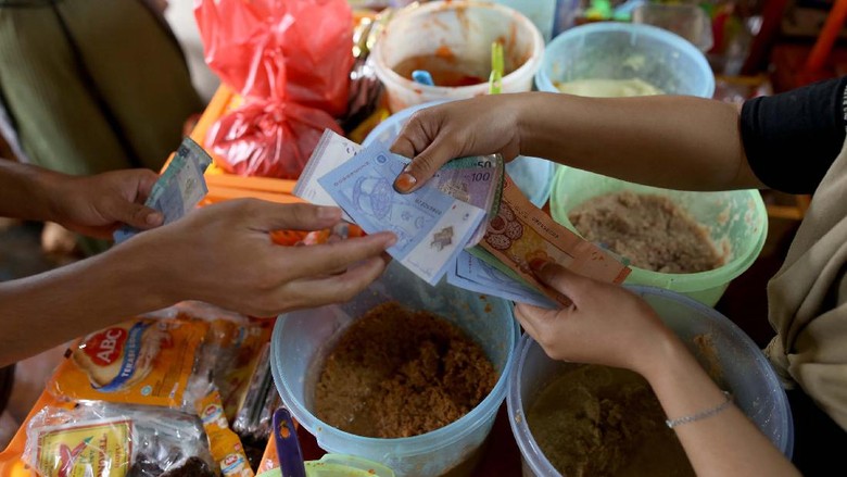 Unik Tukang Sayur Di Daerah Perbatasan Terima Jasa Money Changer