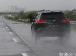 Hadapi Cuaca Ekstrem, Pahami Cara Berkendara Aman di Jalan Tol