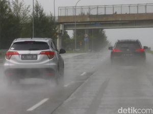 Awas! Aquaplaning Bikin Mobil Melintir, Lakukan Ini saat Hujan Awas! Aquaplaning Bikin Mobil Melintir, Lakukan Ini saat Hujan