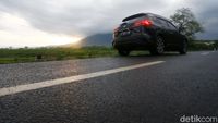 Toyota Corolla Cross Hybrid Terobos Hujan Deras Jakarta-Bali