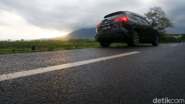Toyota Corolla Cross Hybrid Terobos Hujan Deras Jakarta-Bali