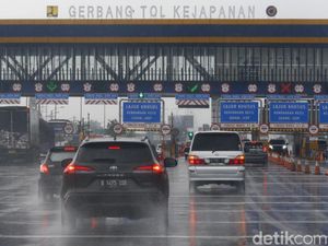 Tips Aman Berkendara Libur Tahun Baru saat Rest Area Dibatasi