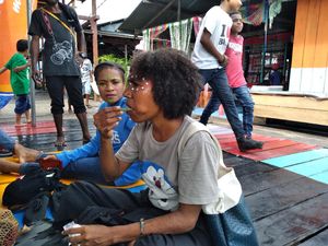 Sejak Kapan Orang Papua Makan Pinang?