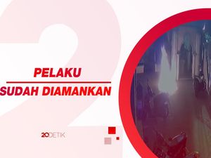 Detik-detik Pria Lempar Molotov ke Masjid di Cengkareng