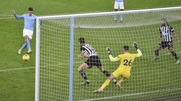 Manchester City's Ferran Torres, left, scores his side's second goal during the English Premier League soccer match between Manchester City and Newcastle United at the Etihad stadium in Manchester, Saturday, Dec. 26, 2020. (Peter Powell/Pool via AP)