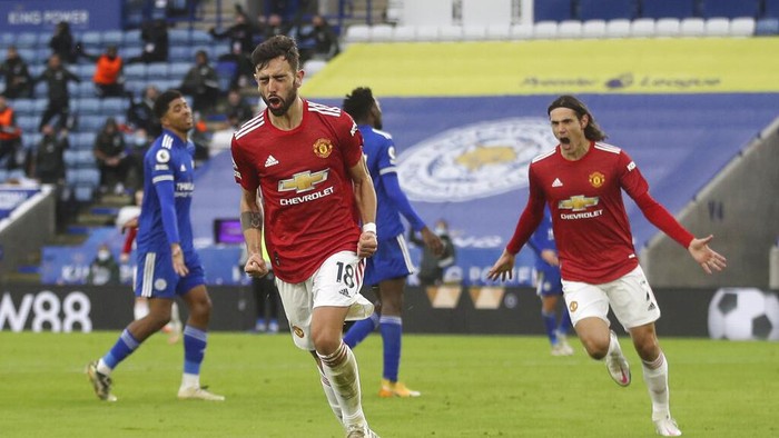 Manchester Uniteds Bruno Fernandes celebrates after scoring his sides second goal during the English Premier League soccer match between Leicester City and Manchester United at the King Power Stadium in Leicester, England, Saturday, Dec. 26, 2020. (Carl Recine/Pool via AP)