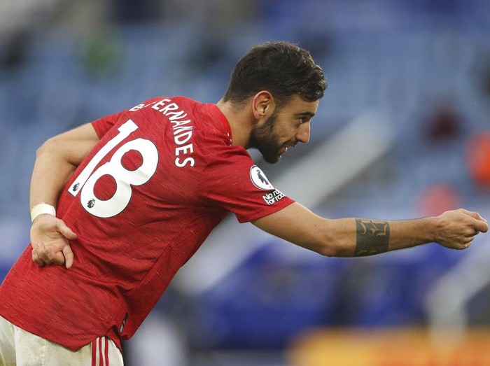 Manchester United's Bruno Fernandes celebrates after scoring his side's second goal during the English Premier League soccer match between Leicester City and Manchester United at the King Power Stadium in Leicester, England, Saturday, Dec. 26, 2020. (Carl Recine/Pool via AP)