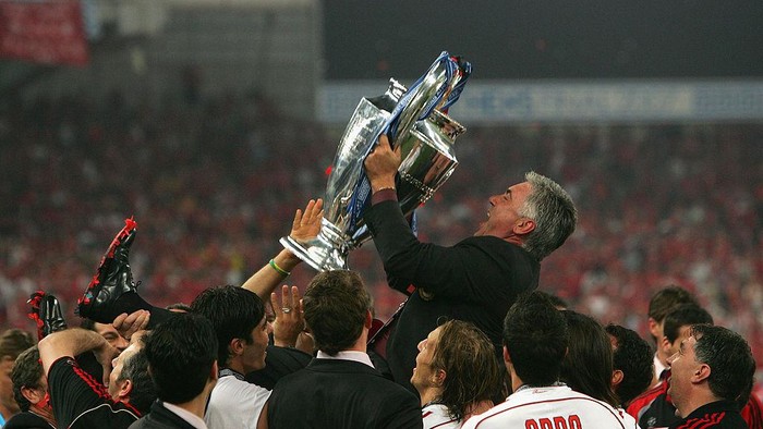  Carlo Ancelotti, the manager of AC Milan jolds the trophy aloft in celebration following his teams 2-1 victory during the UEFA Champions League Final match between Liverpool and AC Milan at the Olympic Stadium on May 23, 2007 in Athens, Greece. (Photo by Alex Livesey/Getty Images)