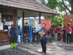 Bahu Jalan Longsor, Pengunjung Tak Boleh Mendekat Curug Cimahi