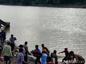 Dua Penambang Pasir di Bojonegoro Tewas Terseret Arus Bengawan Solo Dua Penambang Pasir di Bojonegoro Tewas Terseret Arus Bengawan Solo