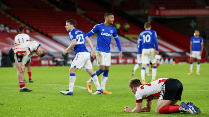 SHEFFIELD, ENGLAND - DECEMBER 26: Ben Osborn of Sheffield United looks dejected following his teams defeat in the Premier League match between Sheffield United and Everton at Bramall Lane on December 26, 2020 in Sheffield, England. The match will be played without fans, behind closed doors as a Covid-19 precaution. (Photo by Alex Livesey/Getty Images)