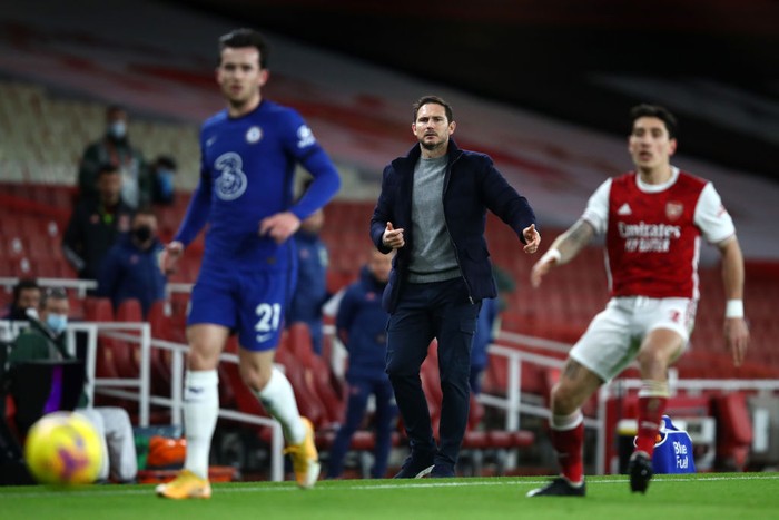 LONDON, ENGLAND - DECEMBER 26: Frank Lampard, Manager of Chelsea looks dejected during the Premier League match between Arsenal and Chelsea at Emirates Stadium on December 26, 2020 in London, England. The match will be played without fans, behind closed doors as a Covid-19 precaution. (Photo by Julian Finney/Getty Images)