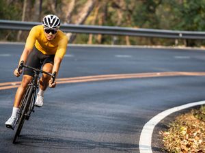 Sensasi Gowes Melewati Jembatan Gantung di Curug Depok