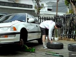 Ban Depan dan Ban Belakang Mobil Mereknya Beda, Boleh Enggak, Sih?