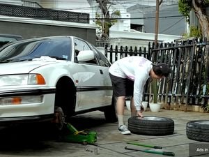 Ban Depan dan Ban Belakang Mobil Mereknya Beda, Boleh Enggak, Sih? Ban Depan dan Ban Belakang Mobil Mereknya Beda, Boleh Enggak, Sih?