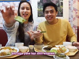 Jerome Polin Ajak Penyanyi Jepang Makan Nasi Rames Pakai Tangan