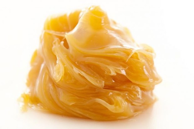 Lanolin merupakan zat minyak yang diproduksi oleh domba dan dapat ditemukan pada bulu domba. Lanolin tampak seperti zat lilin berwarna kuning,