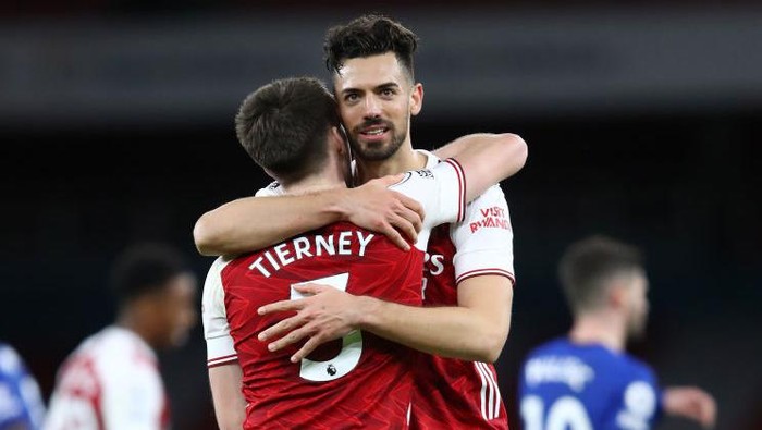 LONDON, ENGLAND - DECEMBER 26: Kieran Tierney of Arsenal and Pablo Mari of Arsenal celebrate following their teams victory in the Premier League match between Arsenal and Chelsea at Emirates Stadium on December 26, 2020 in London, England. The match will be played without fans, behind closed doors as a Covid-19 precaution. (Photo by Julian Finney/Getty Images)