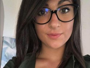 Berpakaian Terlalu Seksi, Wanita Ini Sampai Diusir dari Restoran