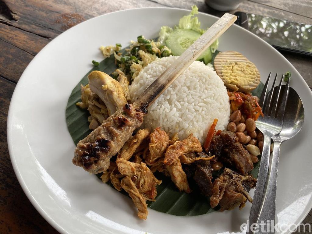 5 Nasi Campur Bali Halal Isi Ayam yang Terkenal Enak, Cobain Yuk! 5 Nasi Campur Bali Halal Isi Ayam yang Terkenal Enak, Cobain Yuk!