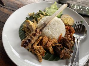 5 Nasi Campur Bali Halal Isi Ayam yang Terkenal Enak, Cobain Yuk! 5 Nasi Campur Bali Halal Isi Ayam yang Terkenal Enak, Cobain Yuk!