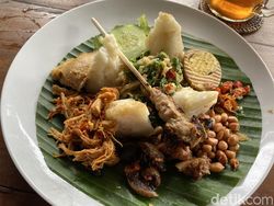 5 Rekomendasi Nasi Campur Halal di Pulau Dewata, Lauknya Nikmat!