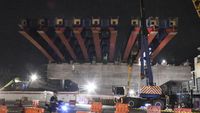 Pemasangan Box Girder Tol Becakayu Seksi II A