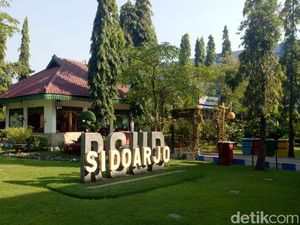 Santri Ponpes Pasuruan yang Dibakar Senior Alami Luka Bakar 63 Persen Santri Ponpes Pasuruan yang Dibakar Senior Alami Luka Bakar 63 Persen
