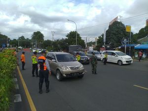 Satgas Kabupaten Bogor Gelar Operasi Tes COVID di Simpang Gadog Satgas Kabupaten Bogor Gelar Operasi Tes COVID di Simpang Gadog