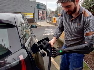 Stasiun Pengisian Mobil Listrik Kurang Ramah Terhadap Difabel