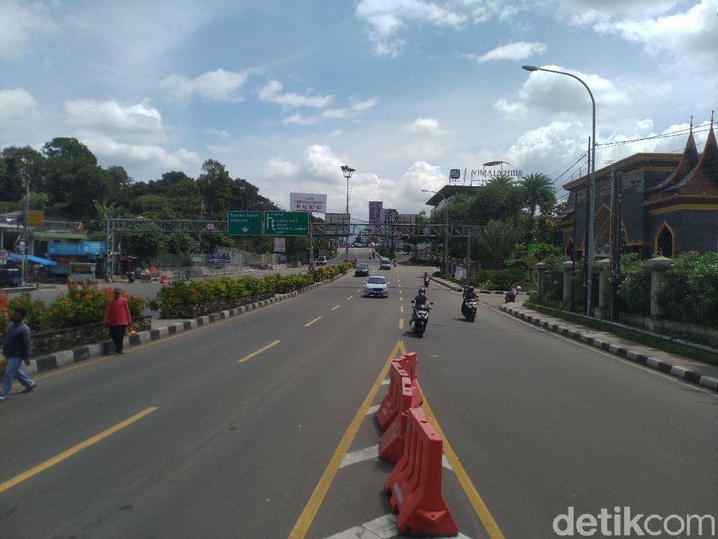 Polisi: Volume Kendaraan ke Arah Puncak Bogor Alami Penurunan Polisi: Volume Kendaraan ke Arah Puncak Bogor Alami Penurunan