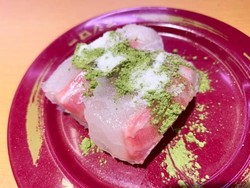 Unik! Sushi Dimakan Pakai Taburan Garam dan Bubuk Matcha