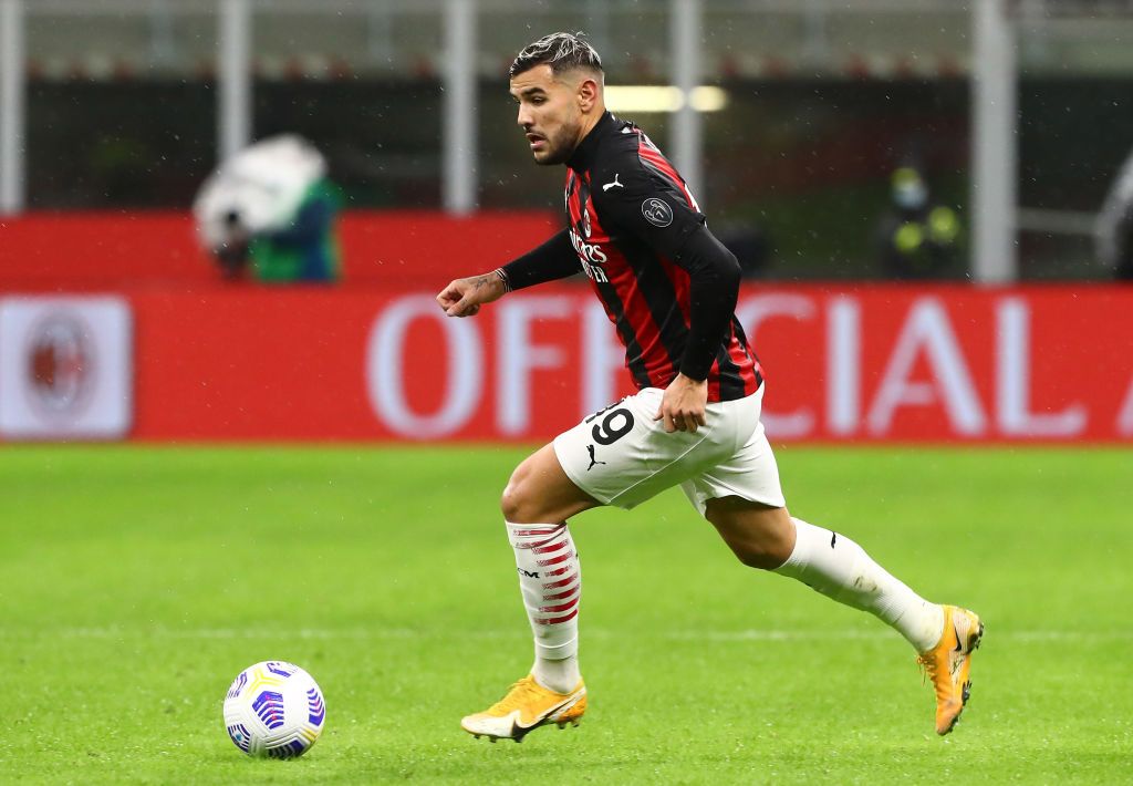 MILAN, ITALY - OCTOBER 26:  Theo Hernandez of AC Milan in action during the Serie A match between AC Milan and AS Roma at Stadio Giuseppe Meazza on October 26, 2020 in Milan, Italy.  (Photo by Marco Luzzani/Getty Images)